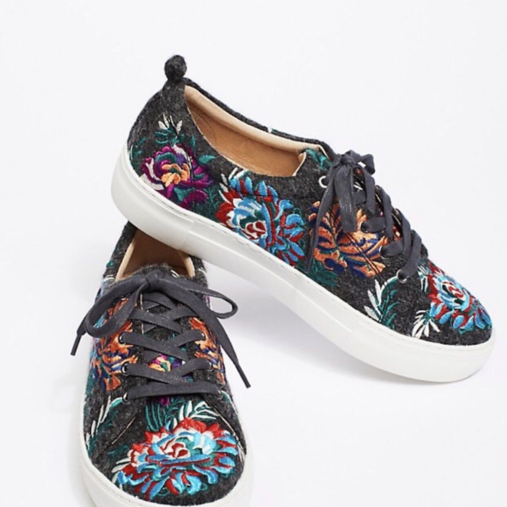 J Slides Embroidered Flowers Platform Lace Up Sneaker